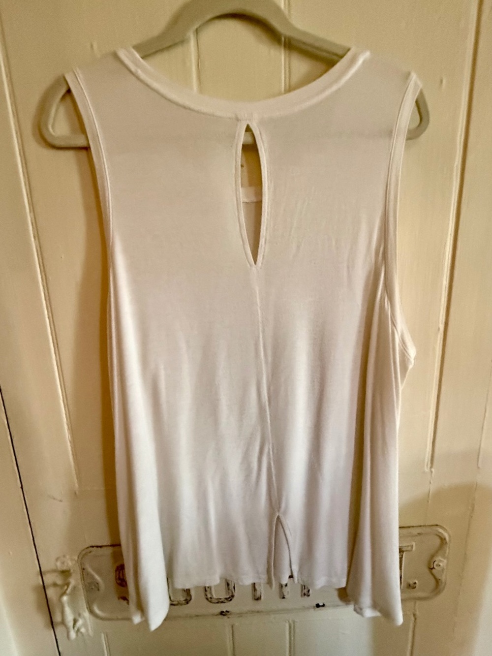 Halogen keyhole sleeveless top, white 3x